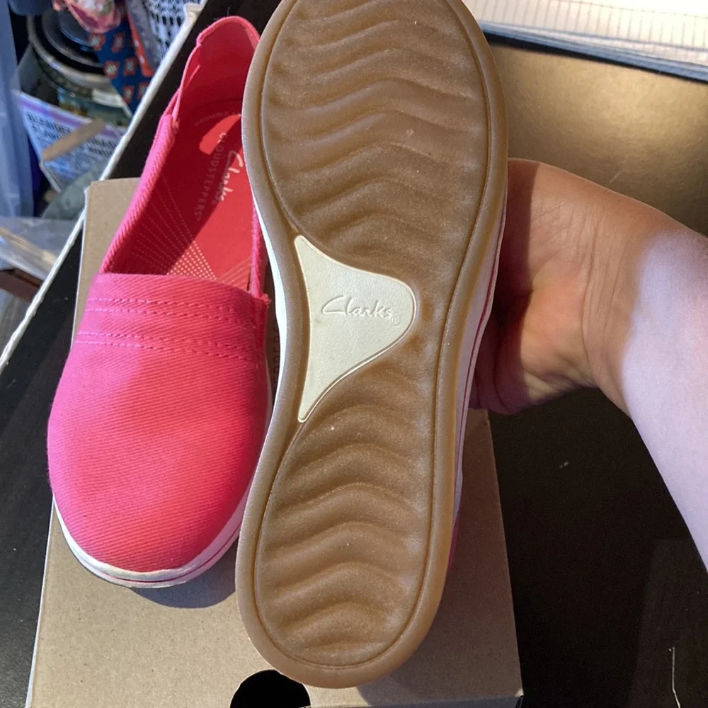 Clarks - Picture 3 of 6